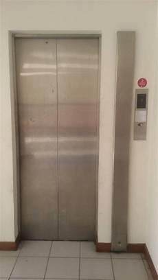 Auto Elevator Door