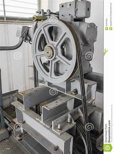 Gear Elevator Machine