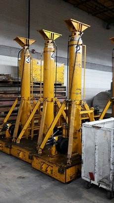 Lifting Gantry