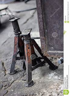 Lifting Jack Wagon