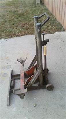 Lifting Jack Wagon
